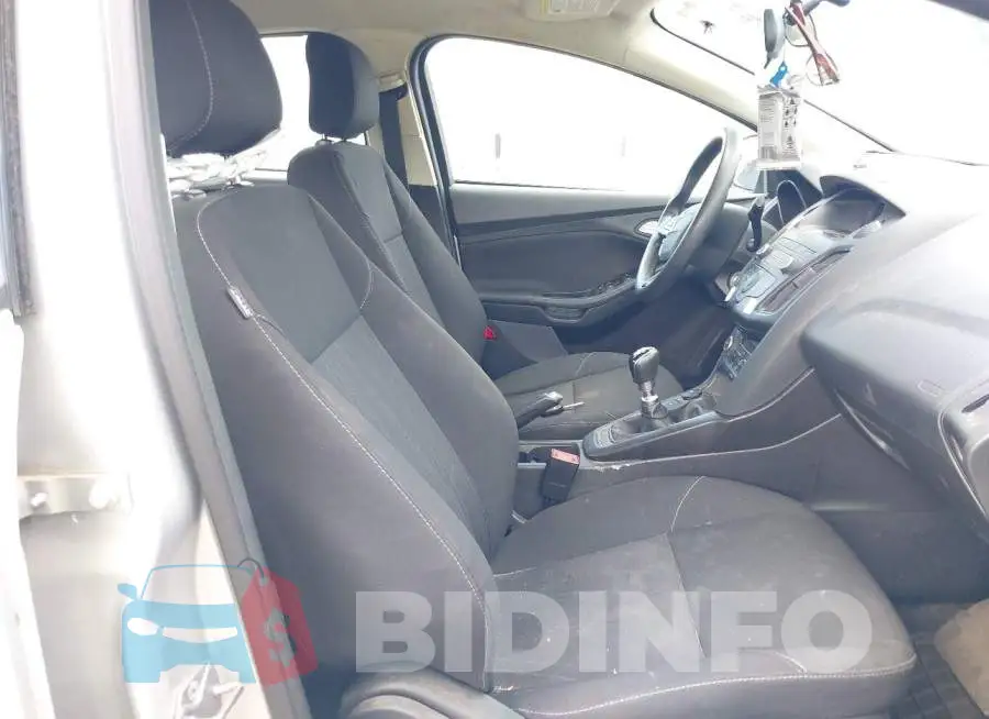 1FADP3FE7JL307043 Photo# 5