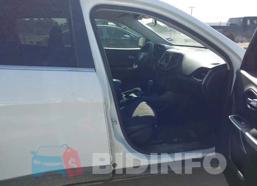 1C4PJLCB2KD241189 Photo# 5
