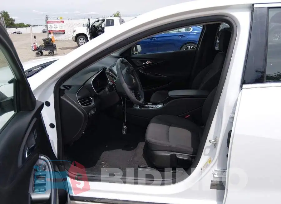 1G1ZC5ST5HF157821 Photo# 5