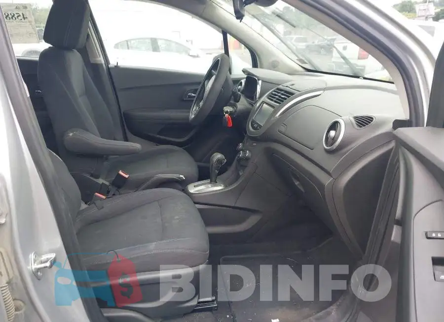 3GNCJNSB5GL275731 Photo# 5