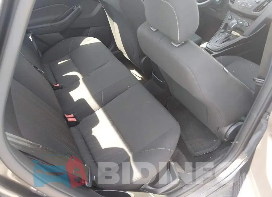 1FADP3F24JL327952 Photo# 8