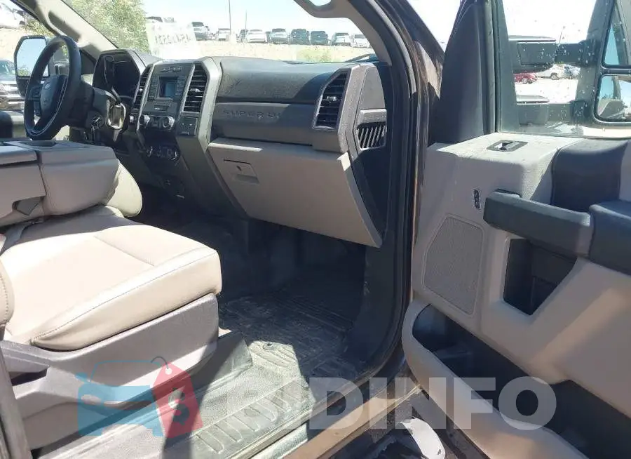 1FT7X2B60JEC69952 Photo# 5