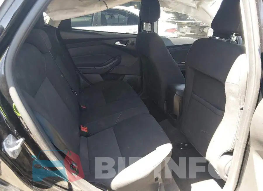 1FADP3M20JL305109 Photo# 8