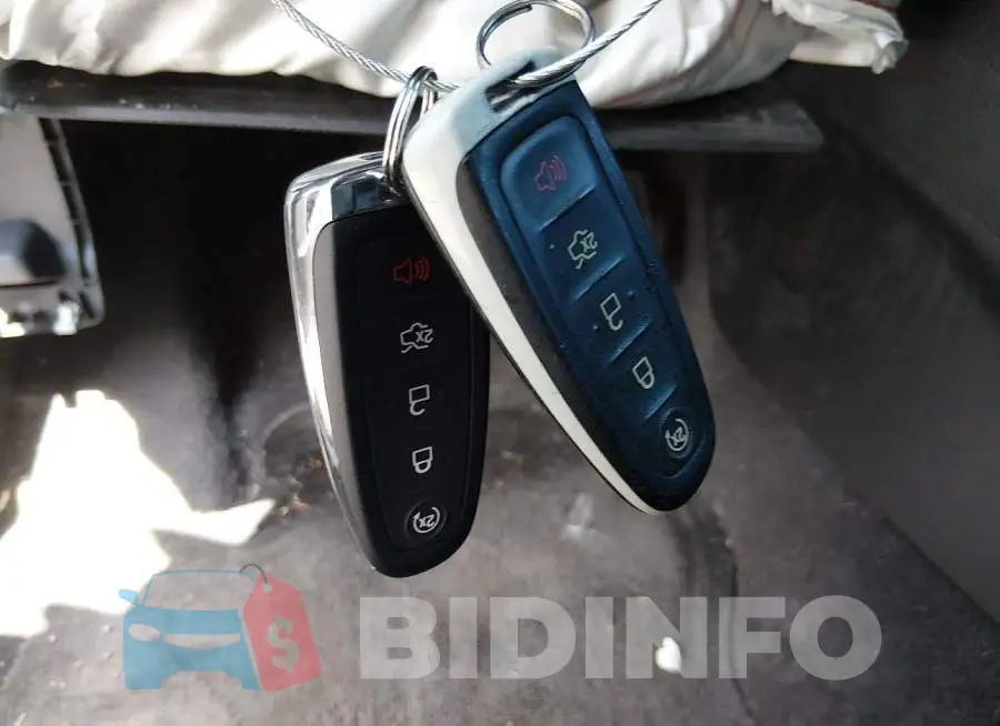 1FADP3N2XJL224228 Photo# 11