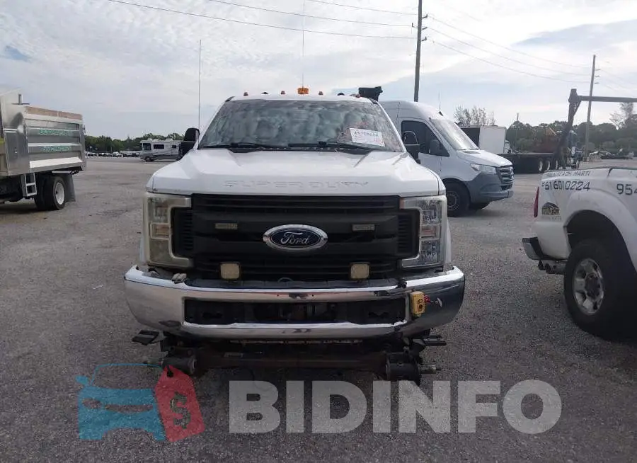 1FD7X3B61JEB52964 Photo# 11