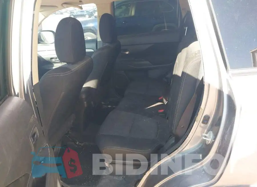 JA4AD2A34GZ013847 Photo# 8