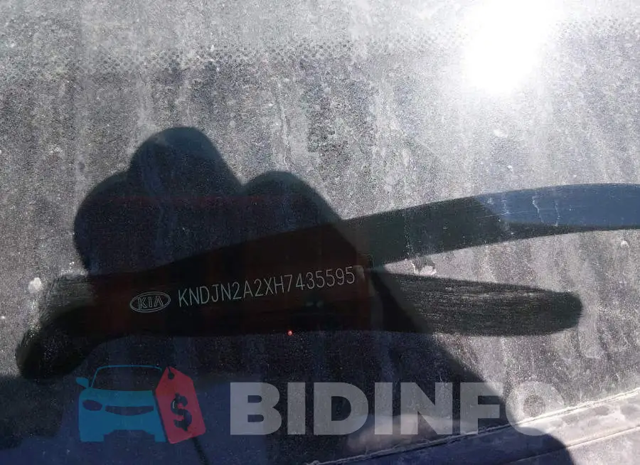KNDJN2A2XH7435595 Photo# 9