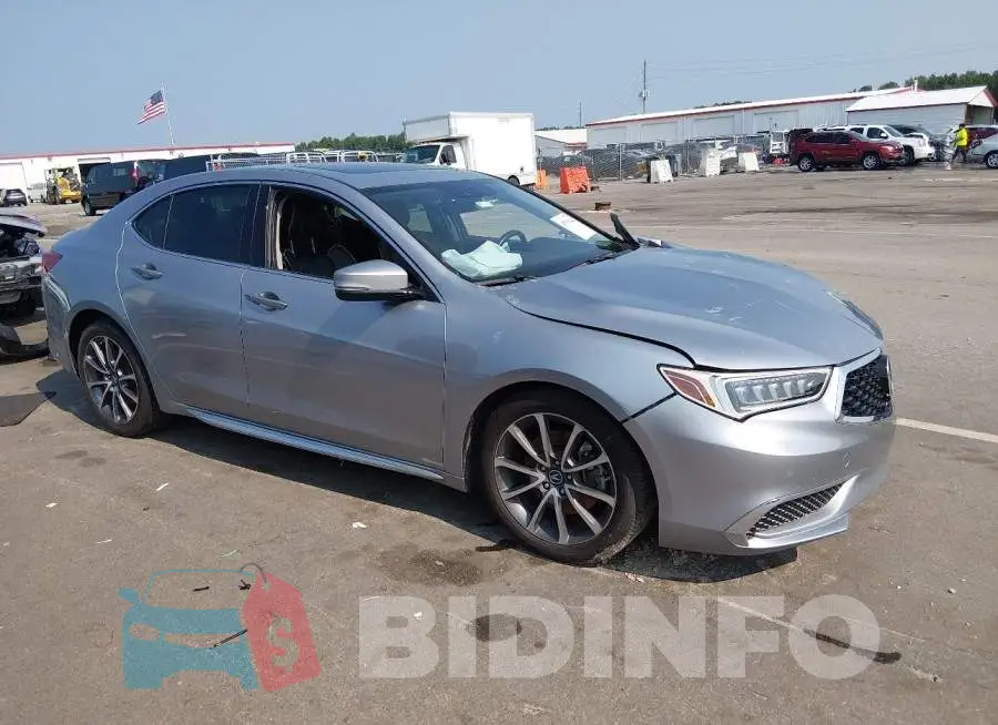 19UUB2F56JA006893 Photo# 1