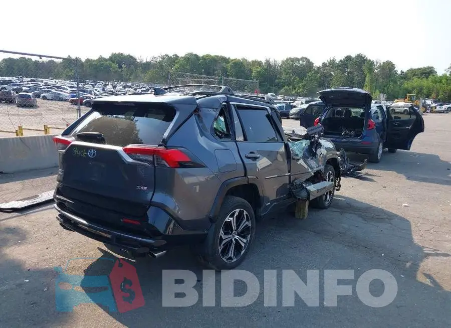 JTMEB3FV2MD047114 Photo# 4