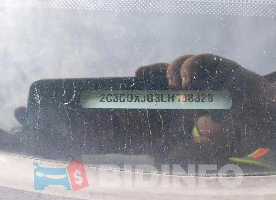 2C3CDXJG3LH188328 Photo# 9
