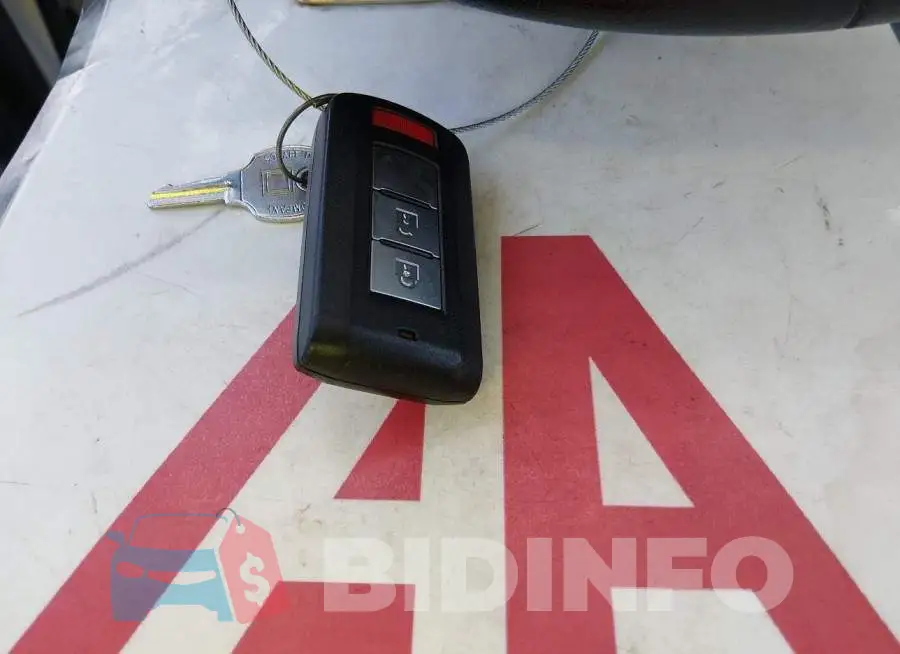 JA4AD3A39JZ023321 Photo# 11