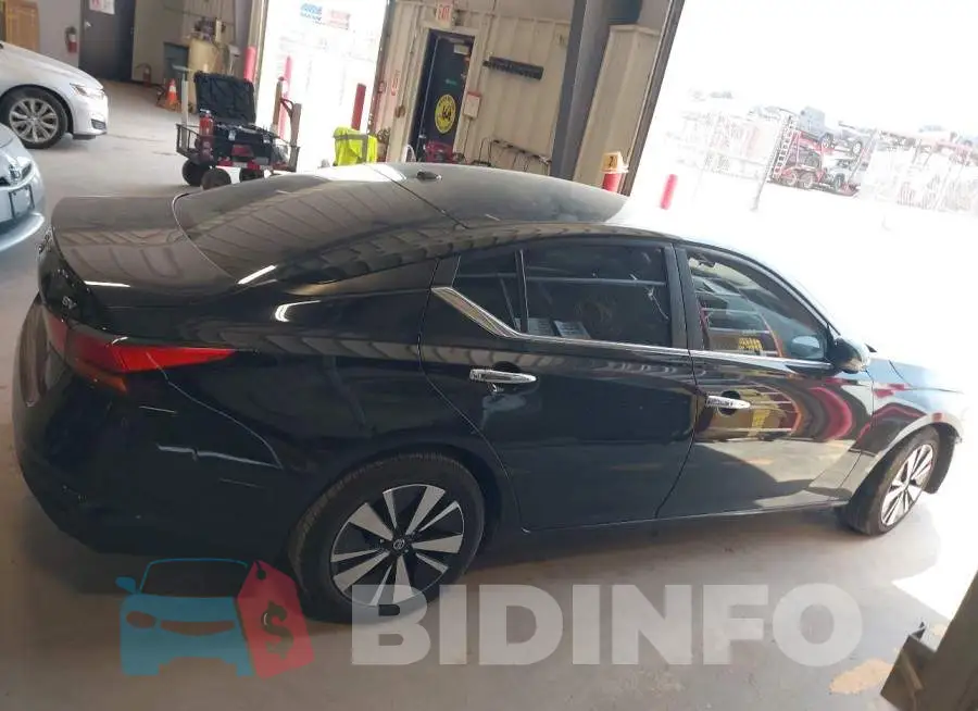 1N4BL4DV3MN366837 Photo# 14