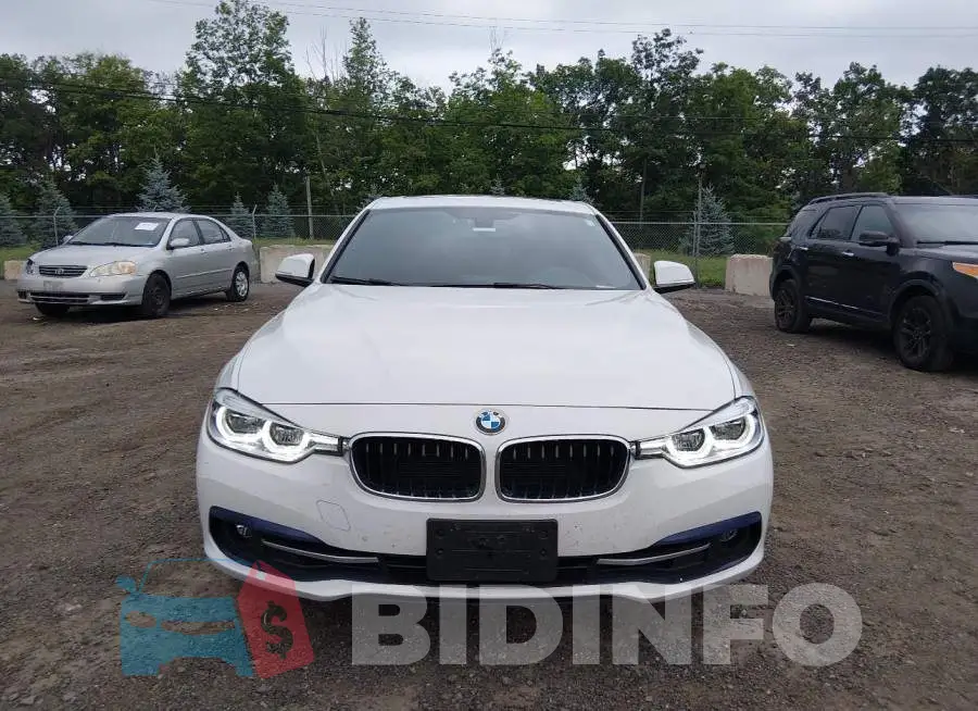 WBA8D9G52JNU67127 Photo# 12