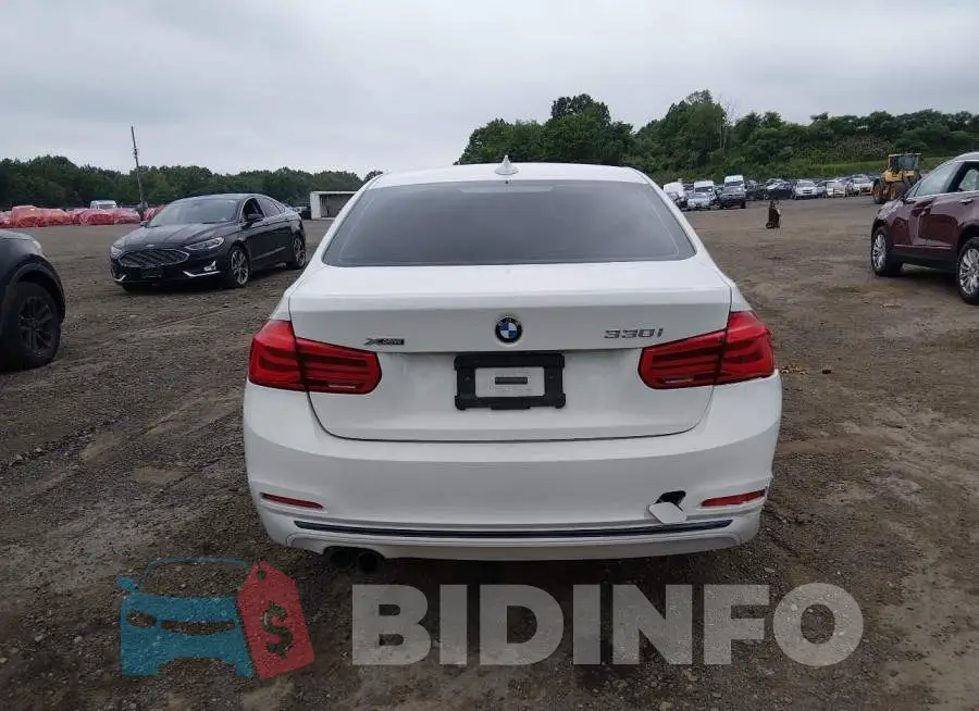 WBA8D9G52JNU67127 Photo# 16
