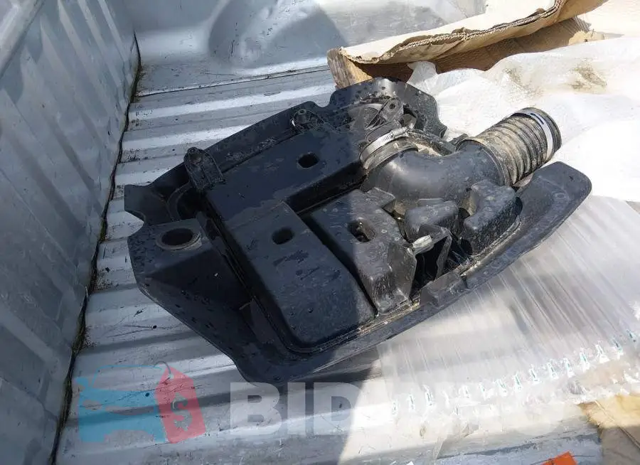 1GCGTBE33G1228762 Photo# 12