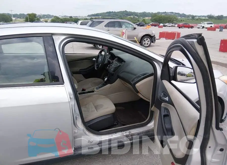 1FADP3F27HL225989 Photo# 5