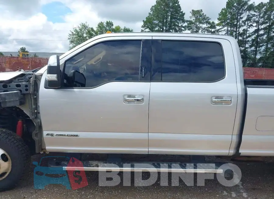 1FT8W3DT5HEE94698 Photo# 16