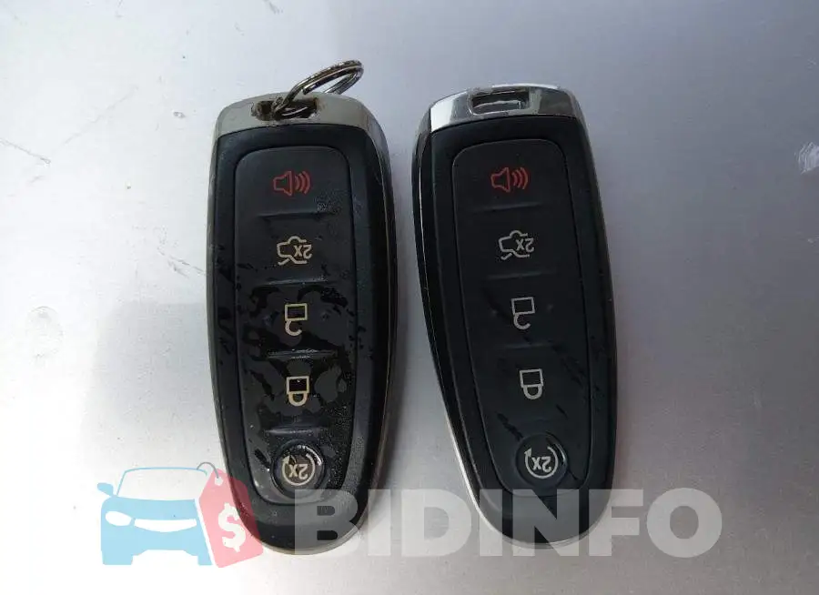 1FADP3N21JL252211 Photo# 11