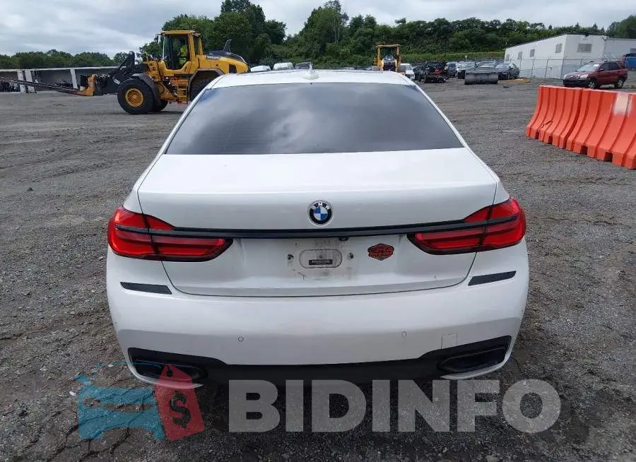 WBA7F2C57JG424877 Photo# 17