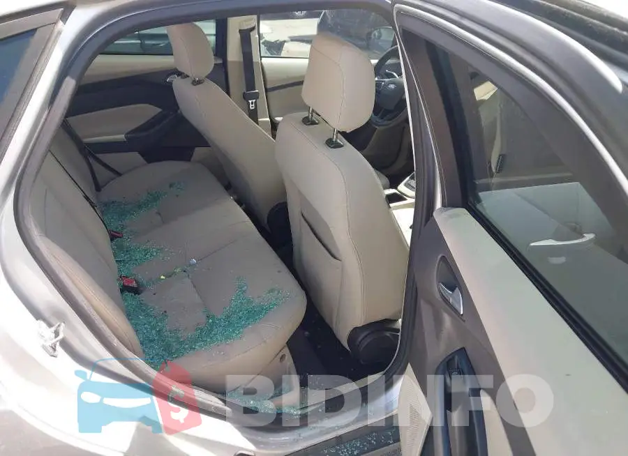 1FADP3FE8JL302790 Photo# 8