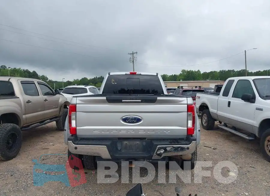 1FT8W3DT5JEB08061 Photo# 16
