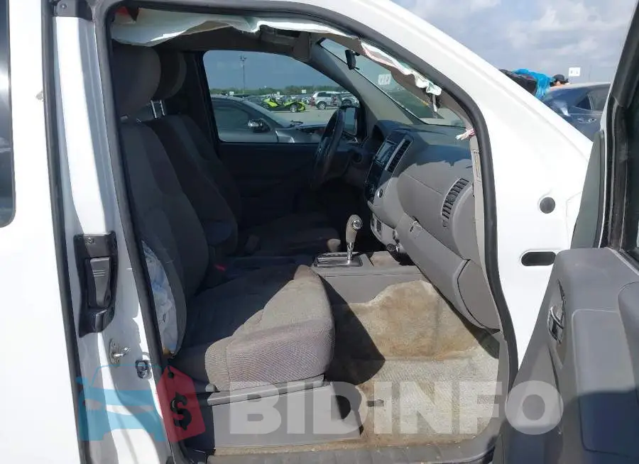 1N6BD0CT6JN752158 Photo# 5