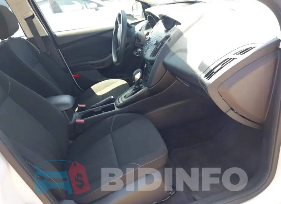 1FADP3F28JL328358 Photo# 5