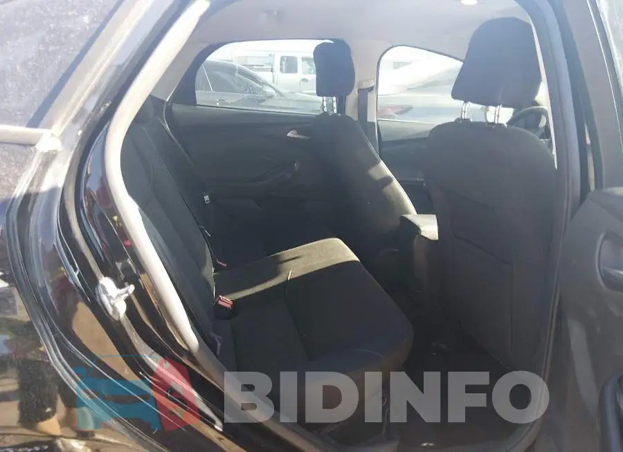1FADP3F2XGL300733 Photo# 8
