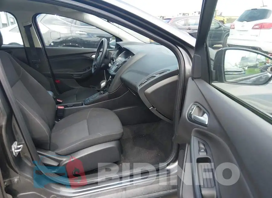 1FADP3F2XJL257938 Photo# 5