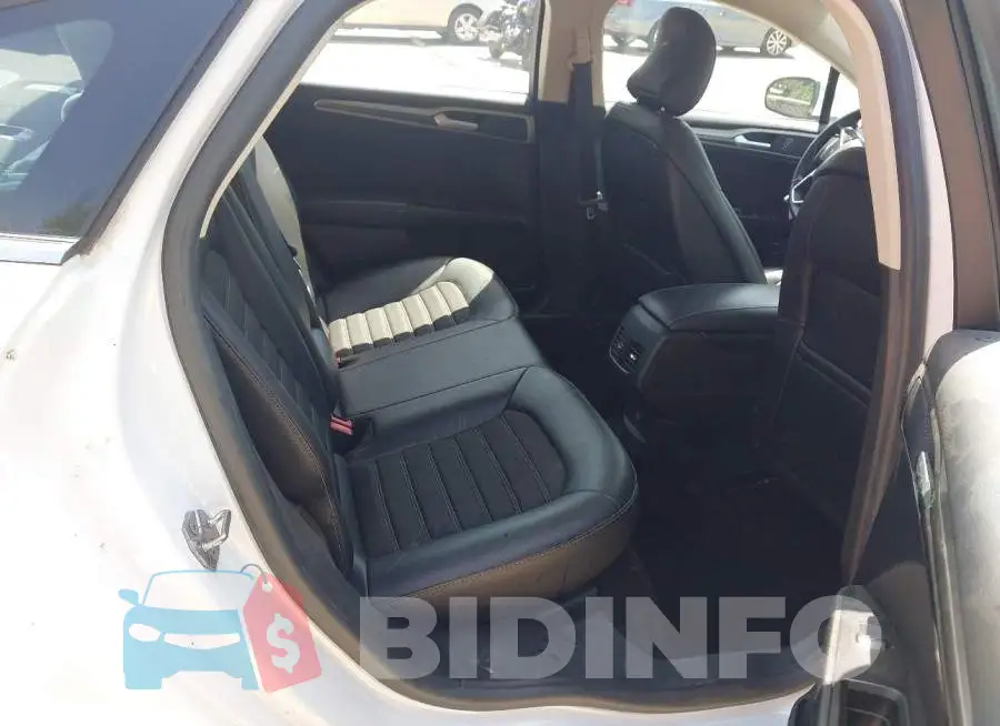 3FA6P0LUXHR314583 Photo# 8
