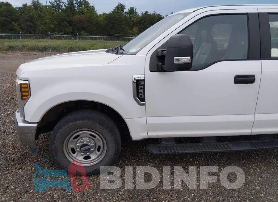 1FT7X2A62JEC84129 Photo# 12