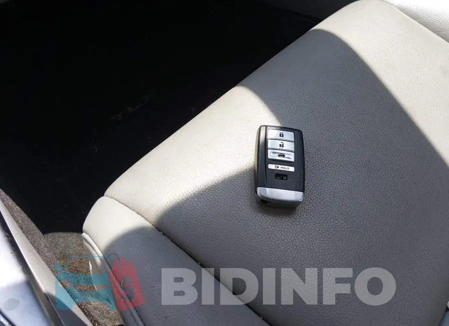 19UUB2F32GA006929 Photo# 11