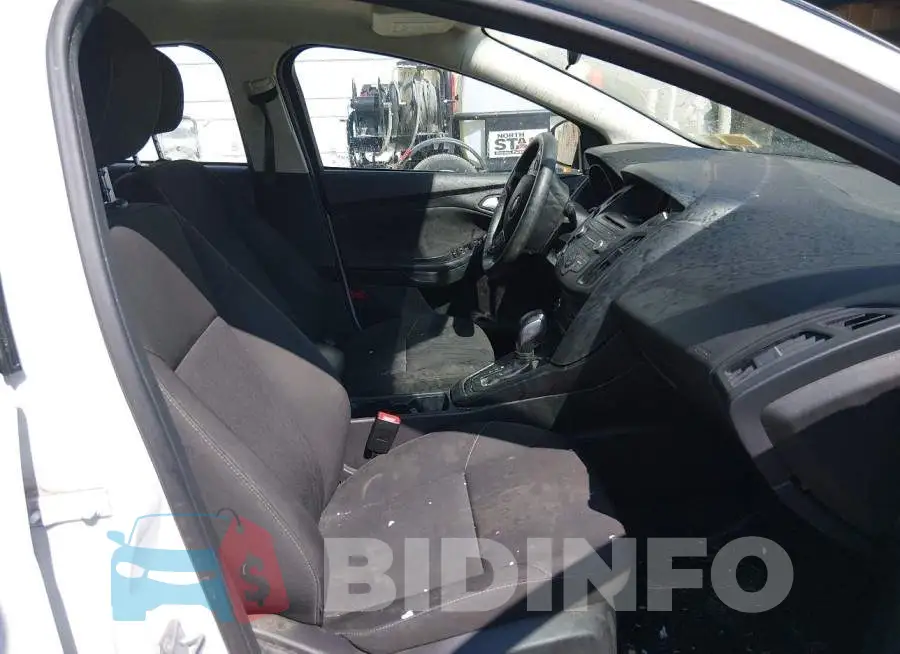 1FADP3F25HL300057 Photo# 5