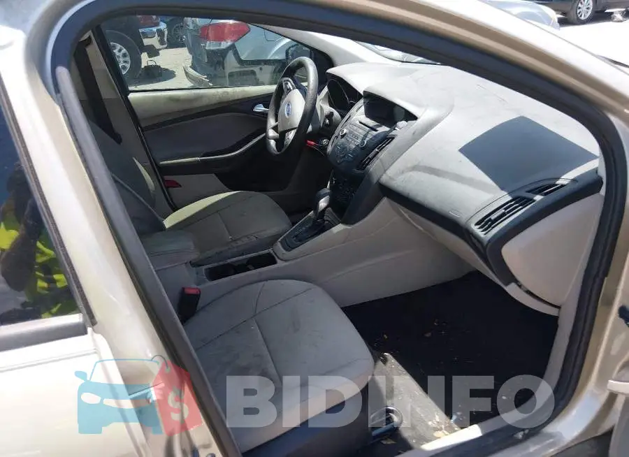 1FADP3F2XHL327447 Photo# 5