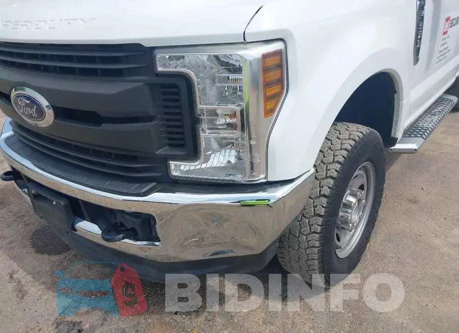 1FTBF2B61JEC22104 Photo# 6