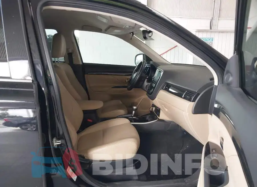 JA4AD3A36JZ054168 Photo# 5
