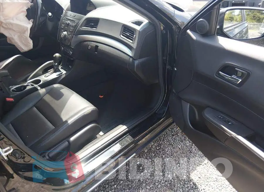 19UDE2F32JA001342 Photo# 5