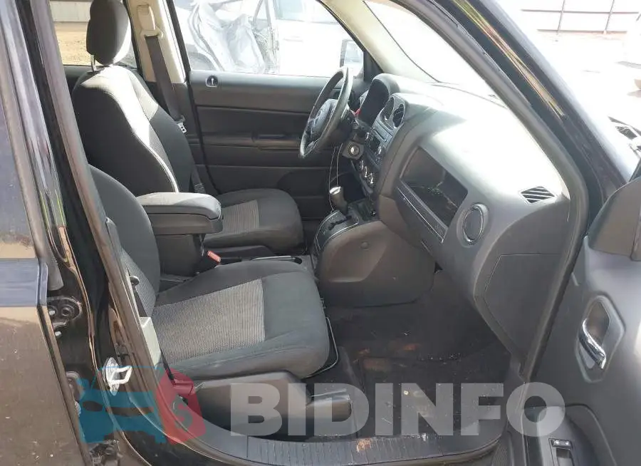 1C4NJPFB0HD184185 Photo# 5