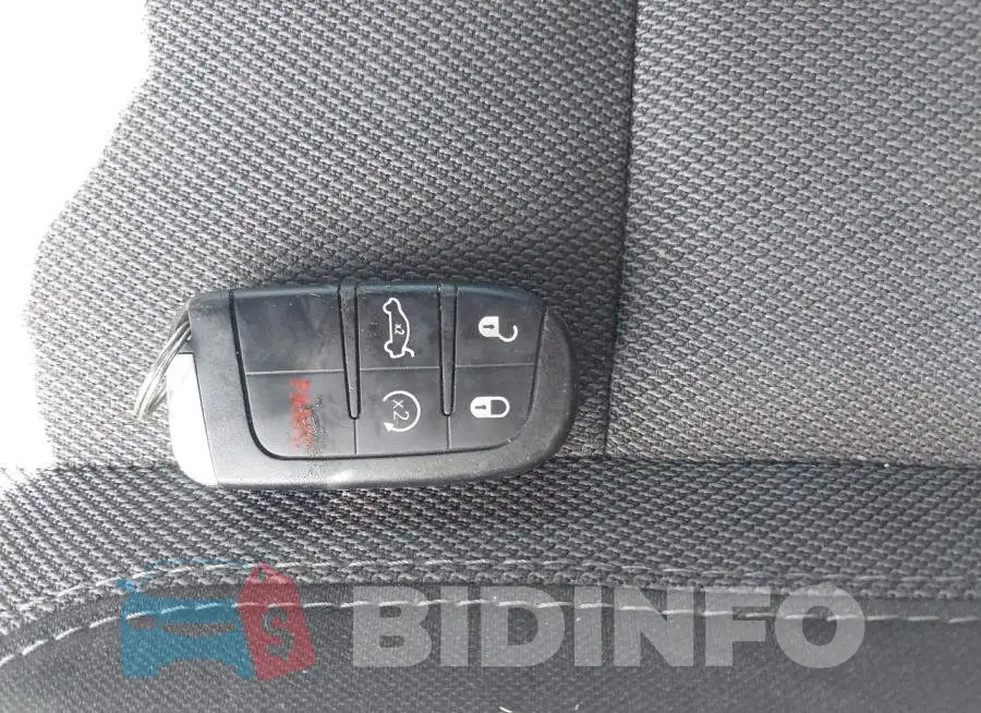 2C3CDXJG9GH305965 Photo# 11