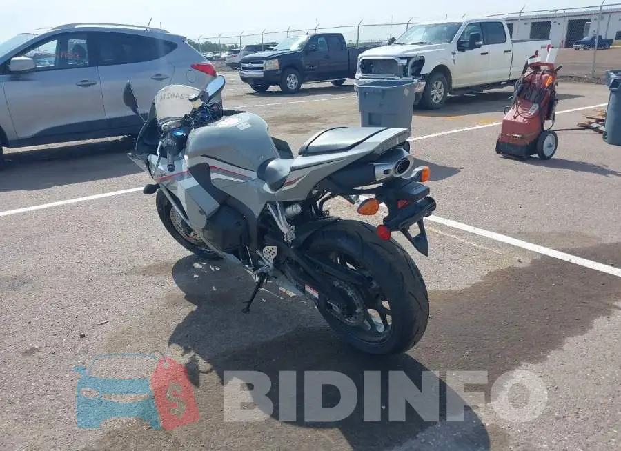 JH2PC4082TK100412 Photo# 3