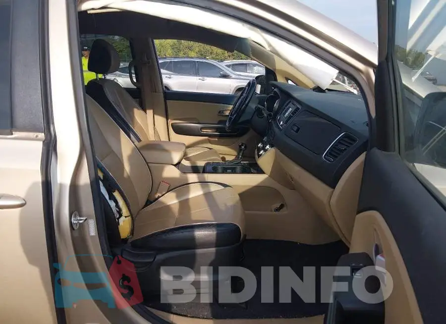 KNDMB5C1XH6235947 Photo# 5