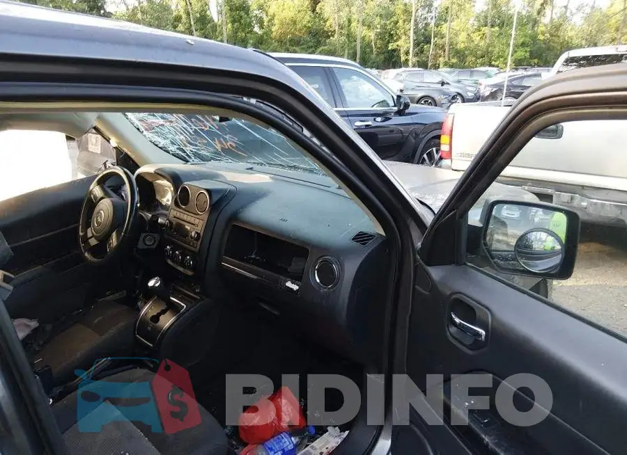 1C4NJRFB7HD174684 Photo# 5