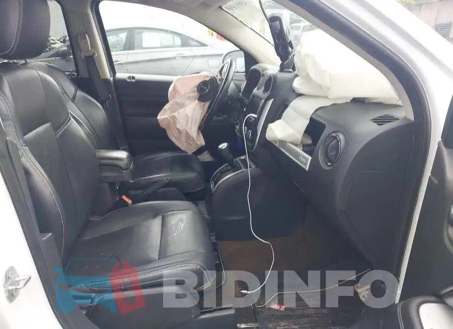 1C4NJDEB0HD109423 Photo# 5