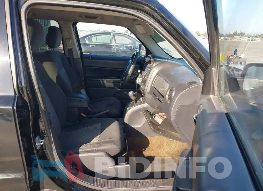 1C4NJPBA3GD528636 Photo# 5