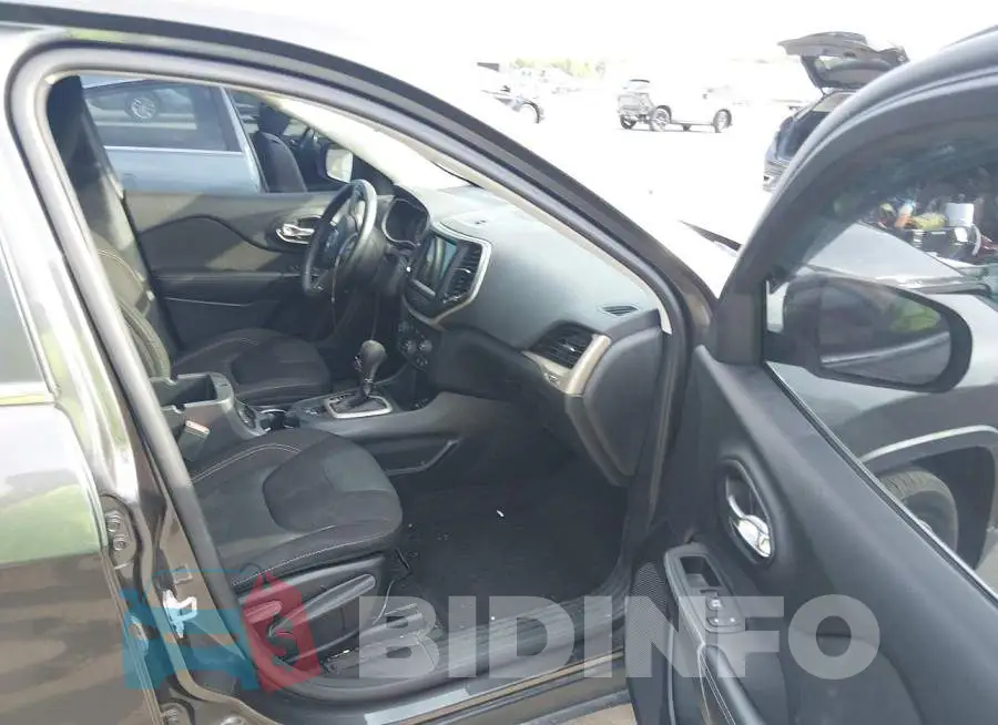 1C4PJLCB8HW540957 Photo# 5