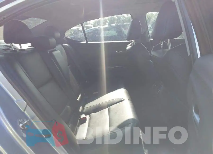 19UUB2F53GA009274 Photo# 8