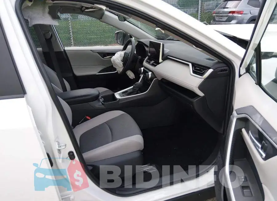2T3P1RFV4SW621632 Photo# 5