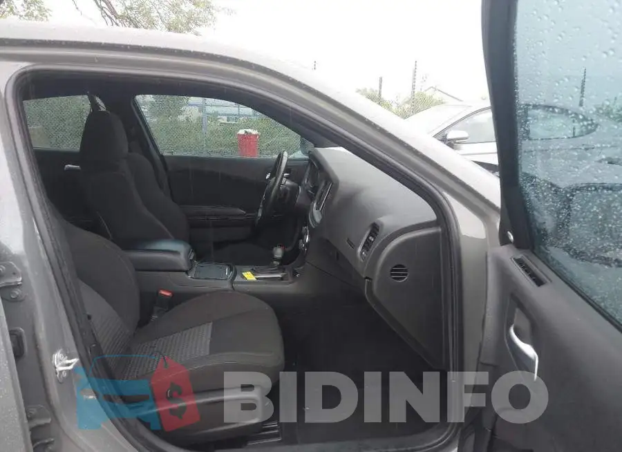 2C3CDXMG9PH687913 Photo# 5
