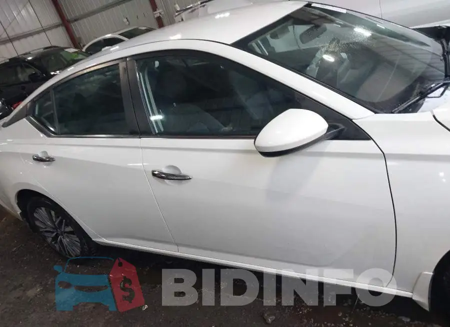 1N4BL4DV0PN381428 Photo# 13