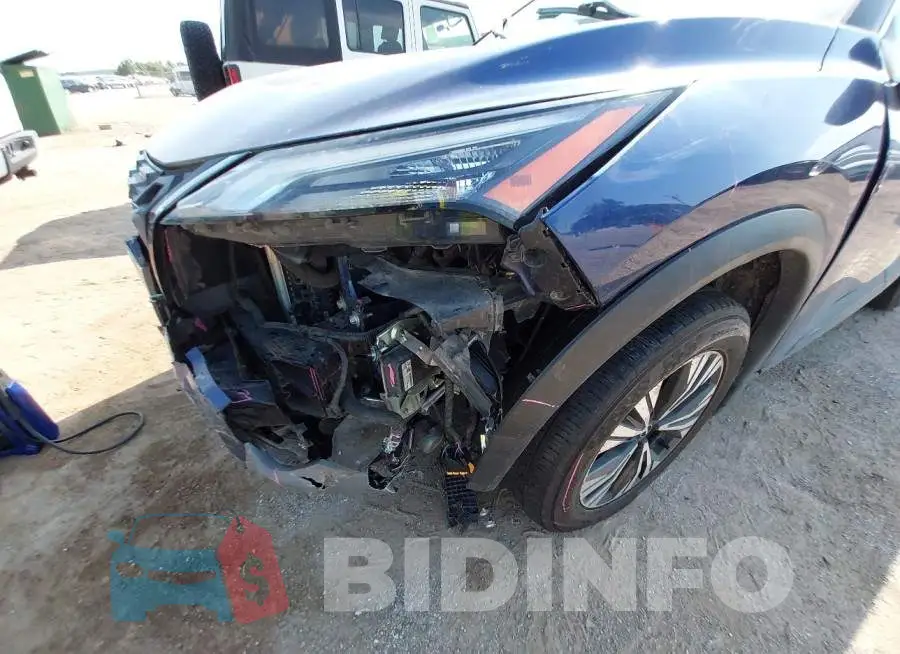 JN8BT3BBXPW187095 Photo# 6